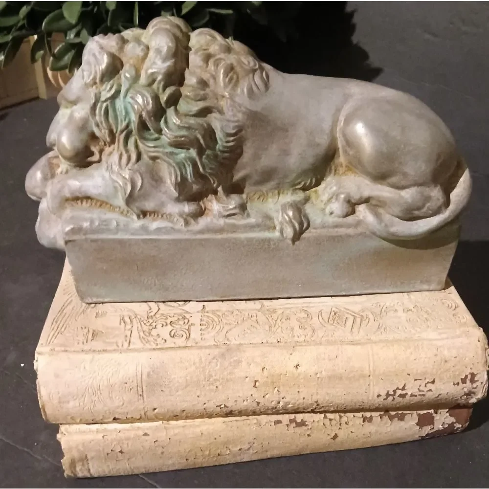 Sleeping Lion Sculpture on Books of Religion RARE & UNIQUE - Picture 6 of 17
